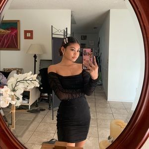 black bodycon dress